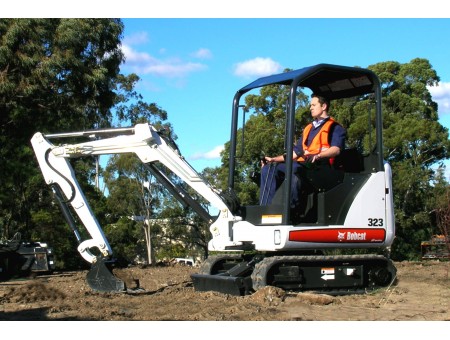 BOBCAT 323